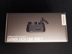 Garmin Mini 2 Dashcam Verpackung von der Seite