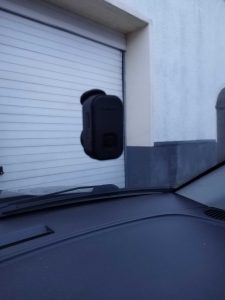 Garmin Mini 2 Dashcam an der Windschutzscheibe montiert