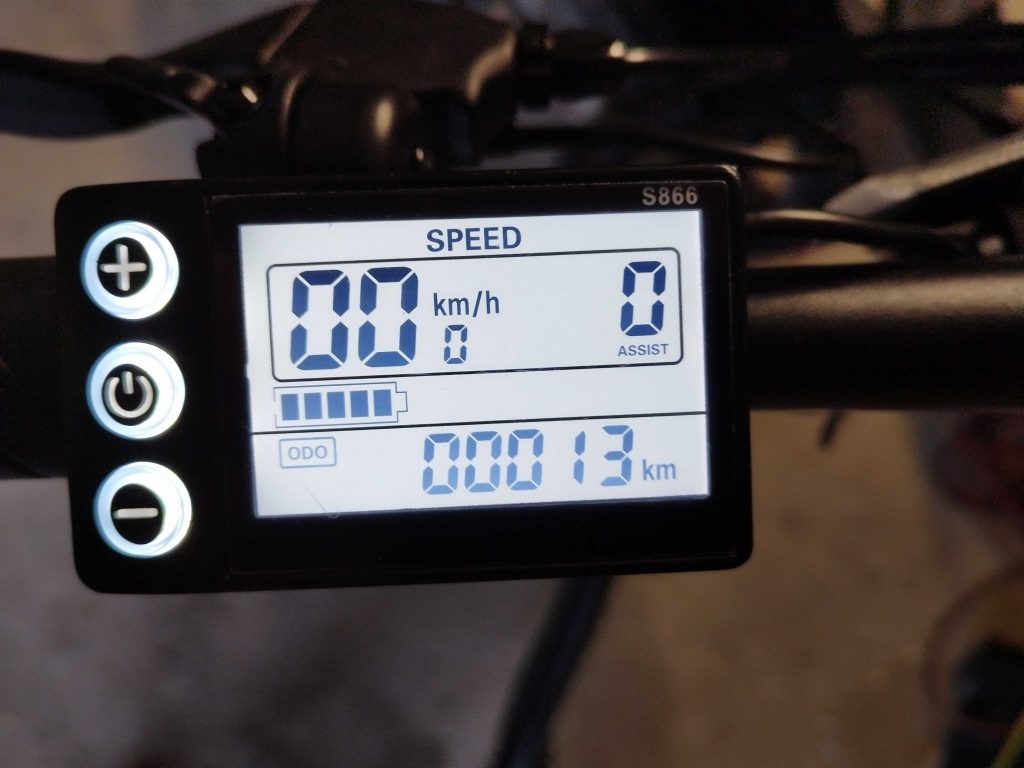 Multifuktions-Bildschirm des Hitway BK5 E-Bike eingeschaltet