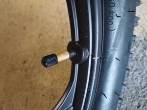 Reifenventiel des Hitway BK5 E-Bikes