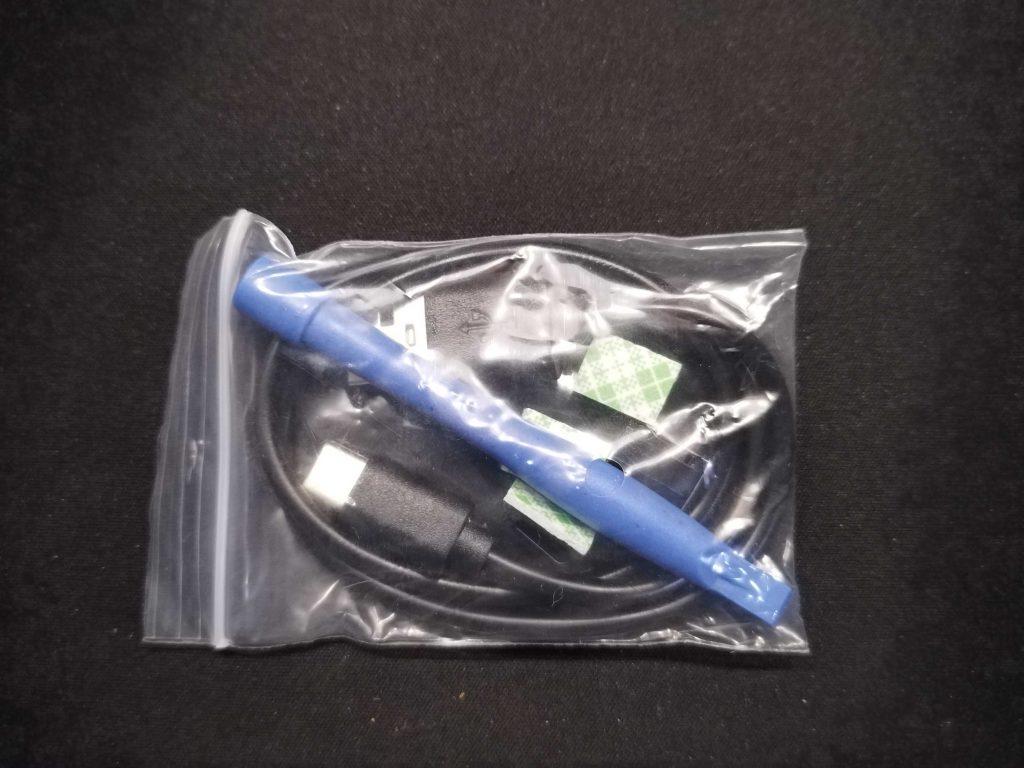 USB-Datenkabel und Montagewerkzeug