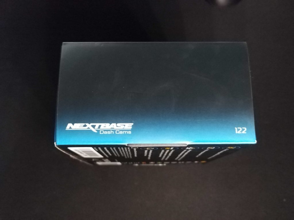 Verpackung der Nextbase 122 GW von der linken Seite
