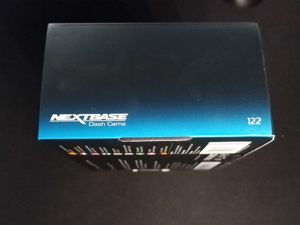 Verpackung der Nextbase 122 GW von der linken Seite