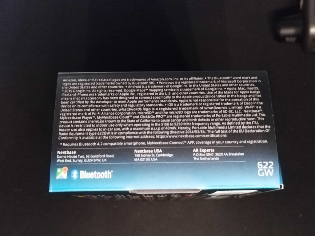 Verpackung der Nextbase 622 GW vonm der linken Seite