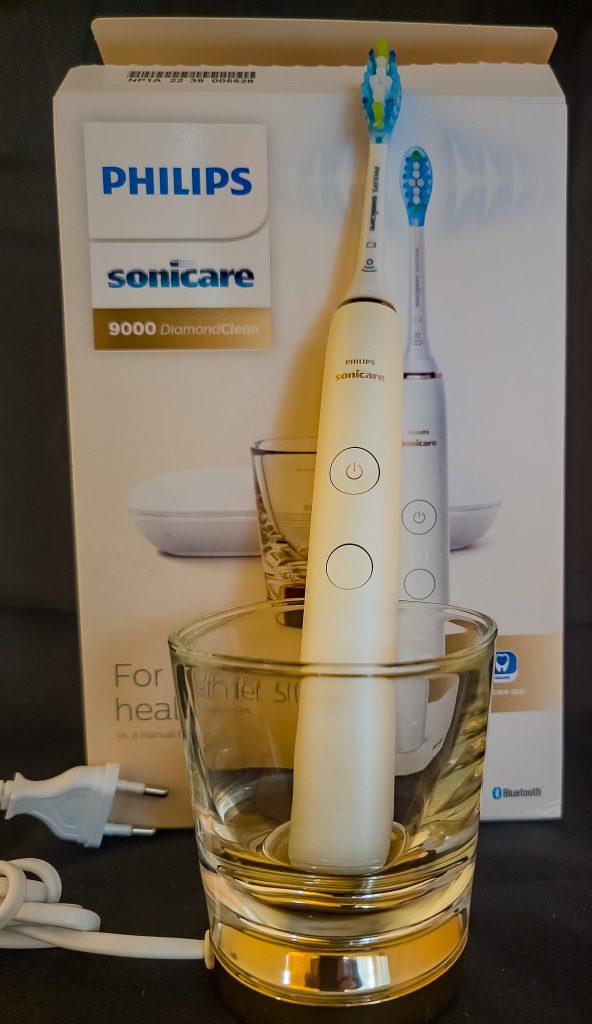 Elektrische Zahnbürste Philips Sonicare DiamondClean 9000 im Ladeglas