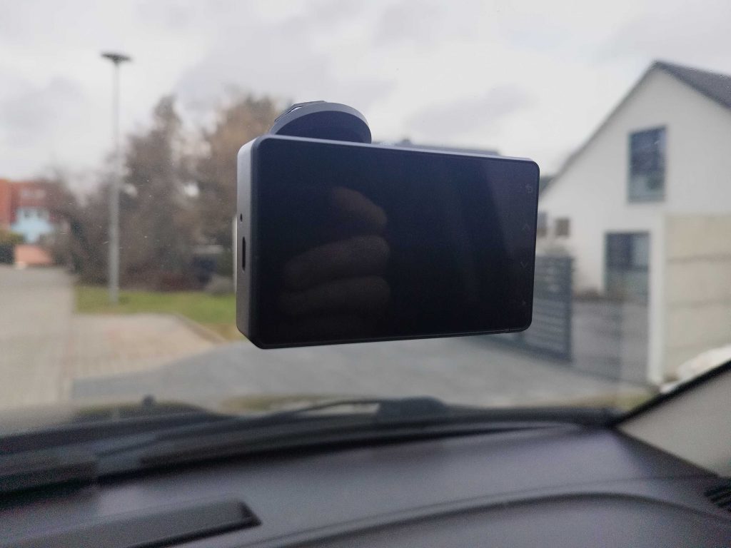 Garmin Dash Cam Live im Auto montiert