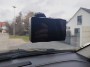 Garmin Dash Cam Live im Auto montiert