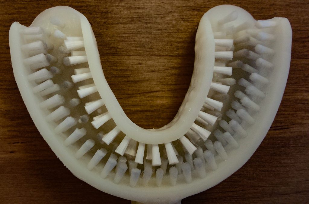Y-Brush Elektrische Zahnbürste Mundstück Detail