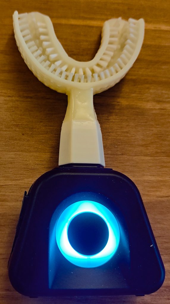 Y-Brush Elektrische Zahnbürste in Betrieb