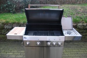 Burnhard Big Fred Deulxe Gasgrill aufgebaut und aufgeklappt
