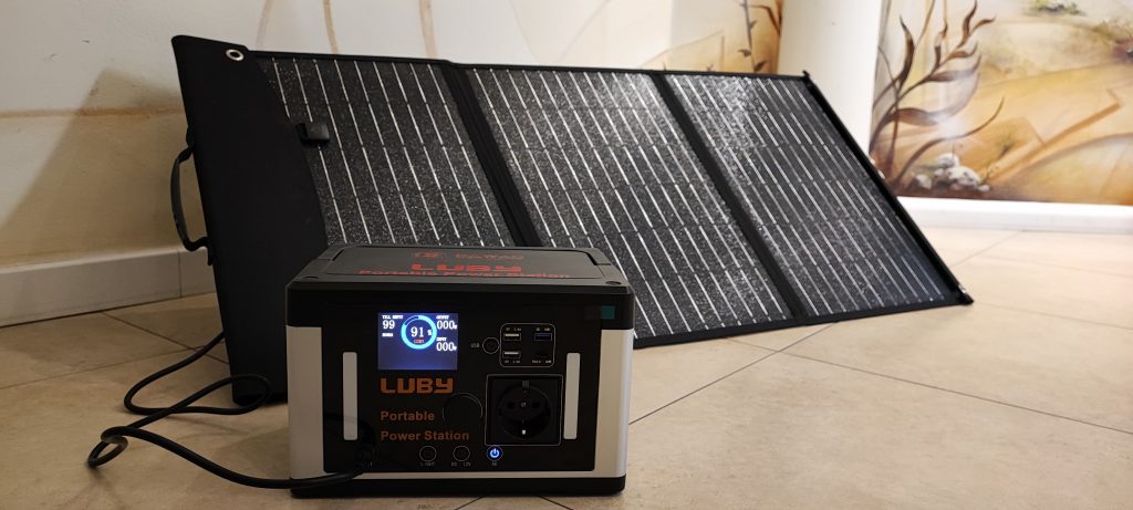 DAWAD GoWatts 700 Powerstation mit Solarpanel