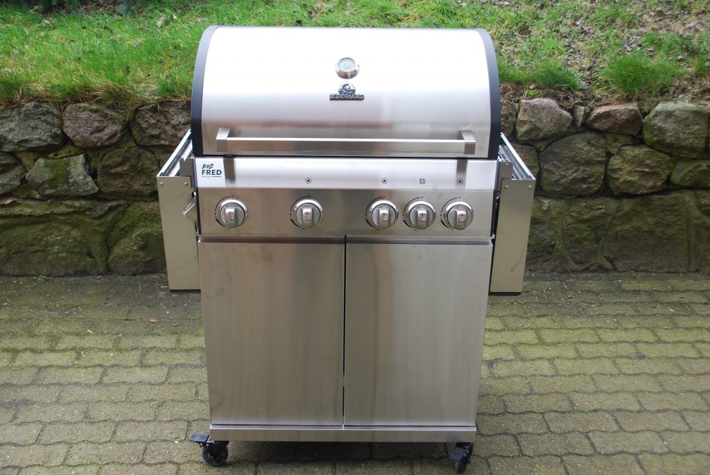 Burnhard Big Fred Deulxe Gasgrill angelegte Seitenablagen