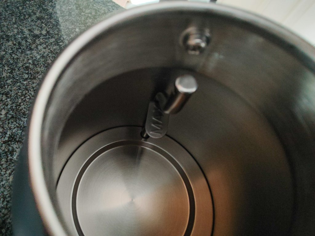 Ascot Edelstahl-Wasserkocher von innen