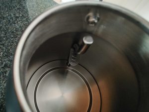 Ascot Edelstahl-Wasserkocher von innen