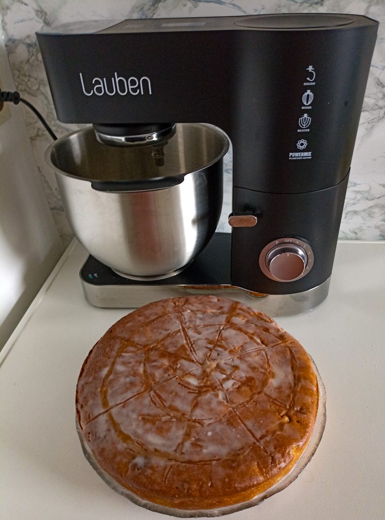 Lauben 1200BC Küchenmaschine gebackener Kuchen im Test