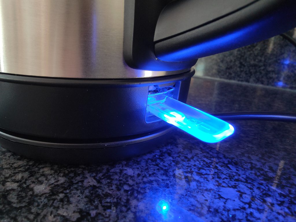 Philips HD935090 Wasserkocher Einschaltknopf