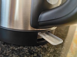 Philips HD935090 Wasserkocher Einschaltknopf