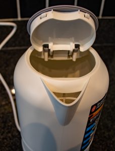 Russell Hobbs Precision Wasserkocher Deckel geöffnet