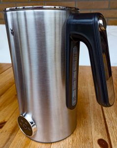 WMF Lumero Wasserkocher von der Seite