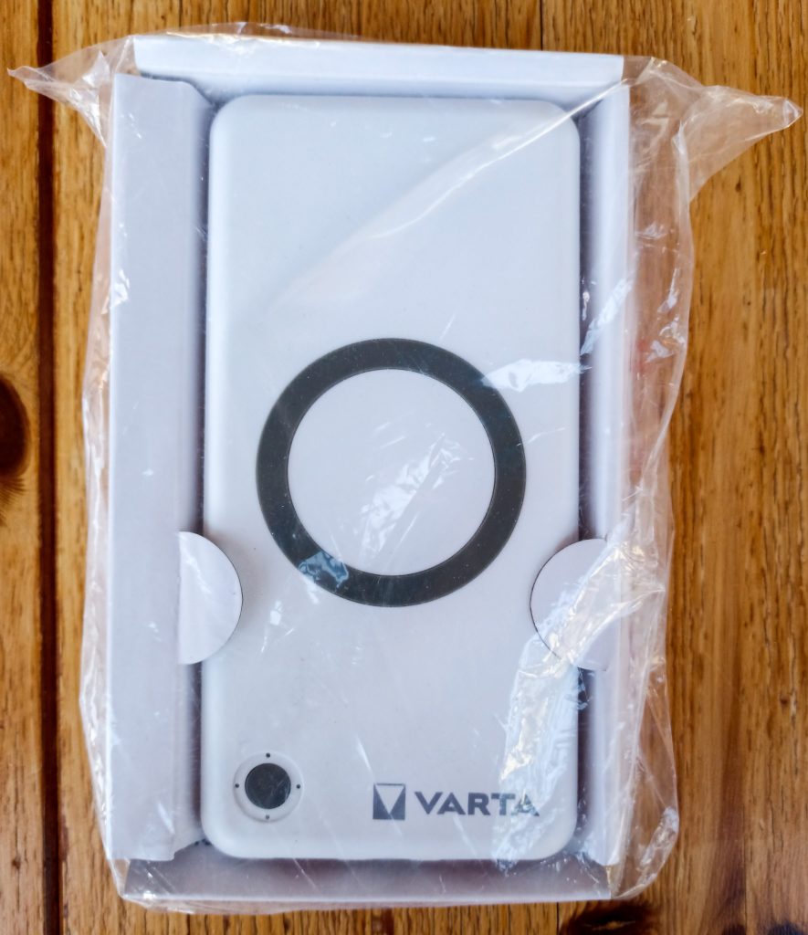 Varta Wireless Powerbank Verpackung offen