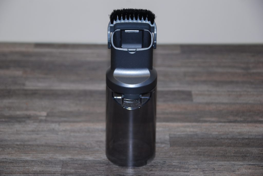 EZIclean Blaster F130 Handstaubsauger mit Düse und Bürste Vorderansicht