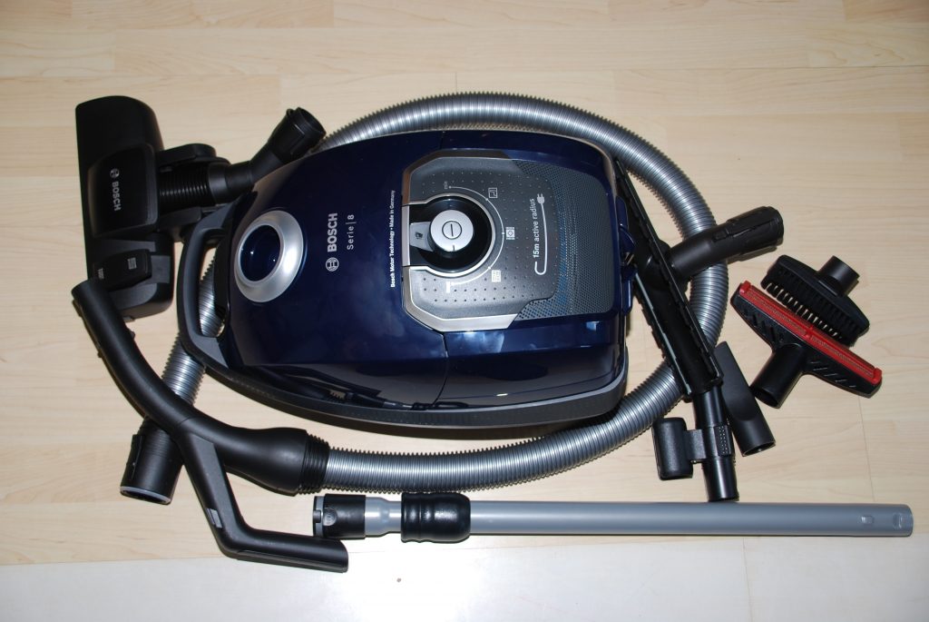 Bosch Serie 8 Staubsauger mit Zubehör