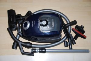 Bosch Serie 8 Staubsauger mit Zubehör