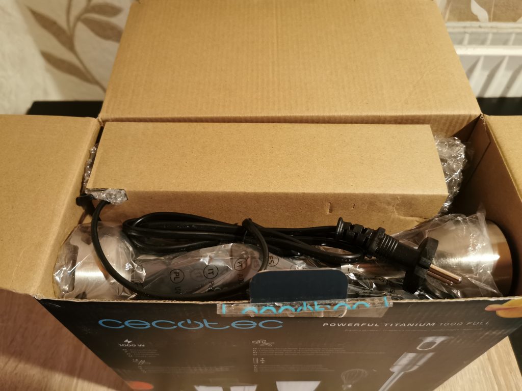 Cecotec Pürierstab auspacken