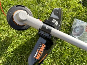WORX-NITRO-WG186E-rasentrimmer-spritzschutz