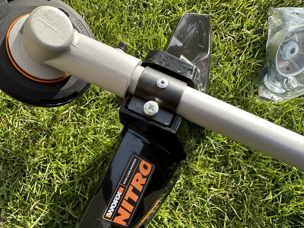 WORX-NITRO-WG186E-rasentrimmer-schraube-spritzschutz-befestigt-die-fehlte