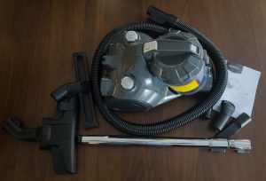 Amazon Basics Beutelloser Zylinderstaubsauger Lieferumfang