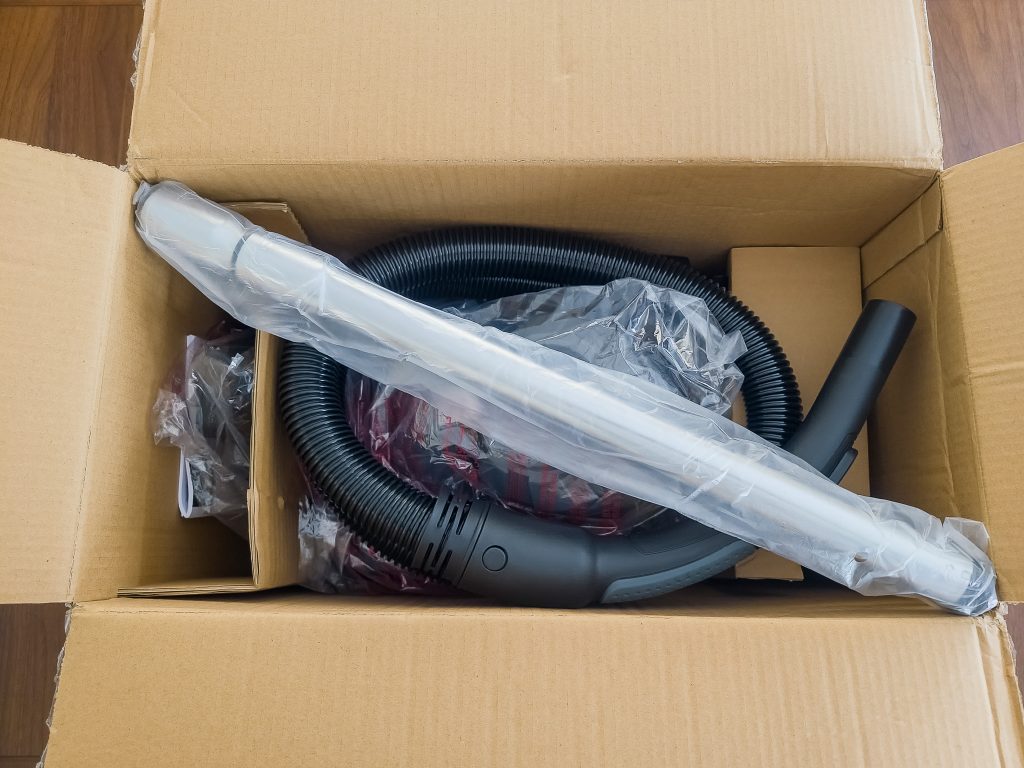 Amazon Basics Beutelloser Zylinderstaubsauger Verpackung geöffnet