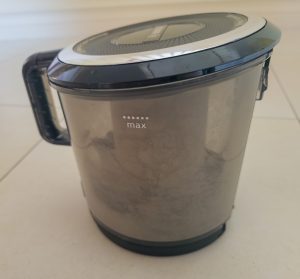 Bosch Serie 6 BGC41XSIL Staubsauger Staubbehälter nach Test