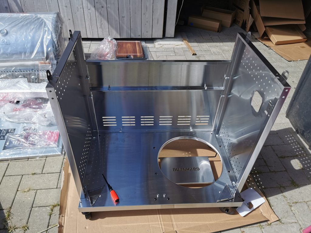 Burnhard Big Fred Deluxe 2023 Rückwand moniert