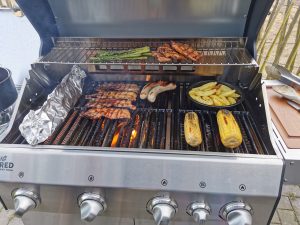 Burnhard Big Fred Deluxe 2023 mit Grillgut