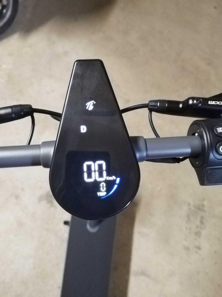 Display des TRITTBRETT Paul Elektro-Scooters