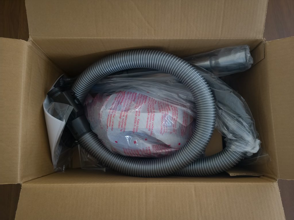 Eureka Whirlwind Staubsauger Verpackung geöffnet