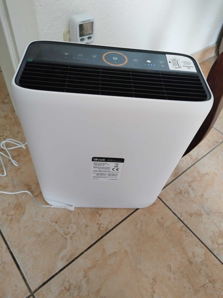 Levoit Vital 100s Smart Luftreininger an der Steckdose