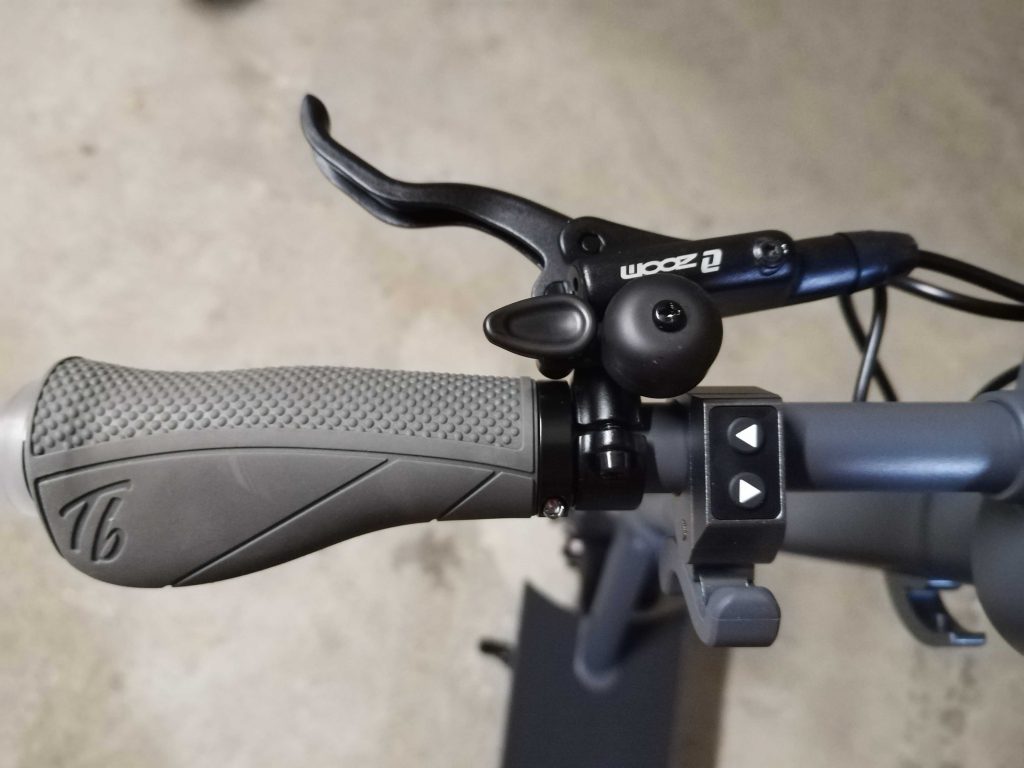 Linke Seite Lenker des TRITTBRETT Paul Elektro-Scooters