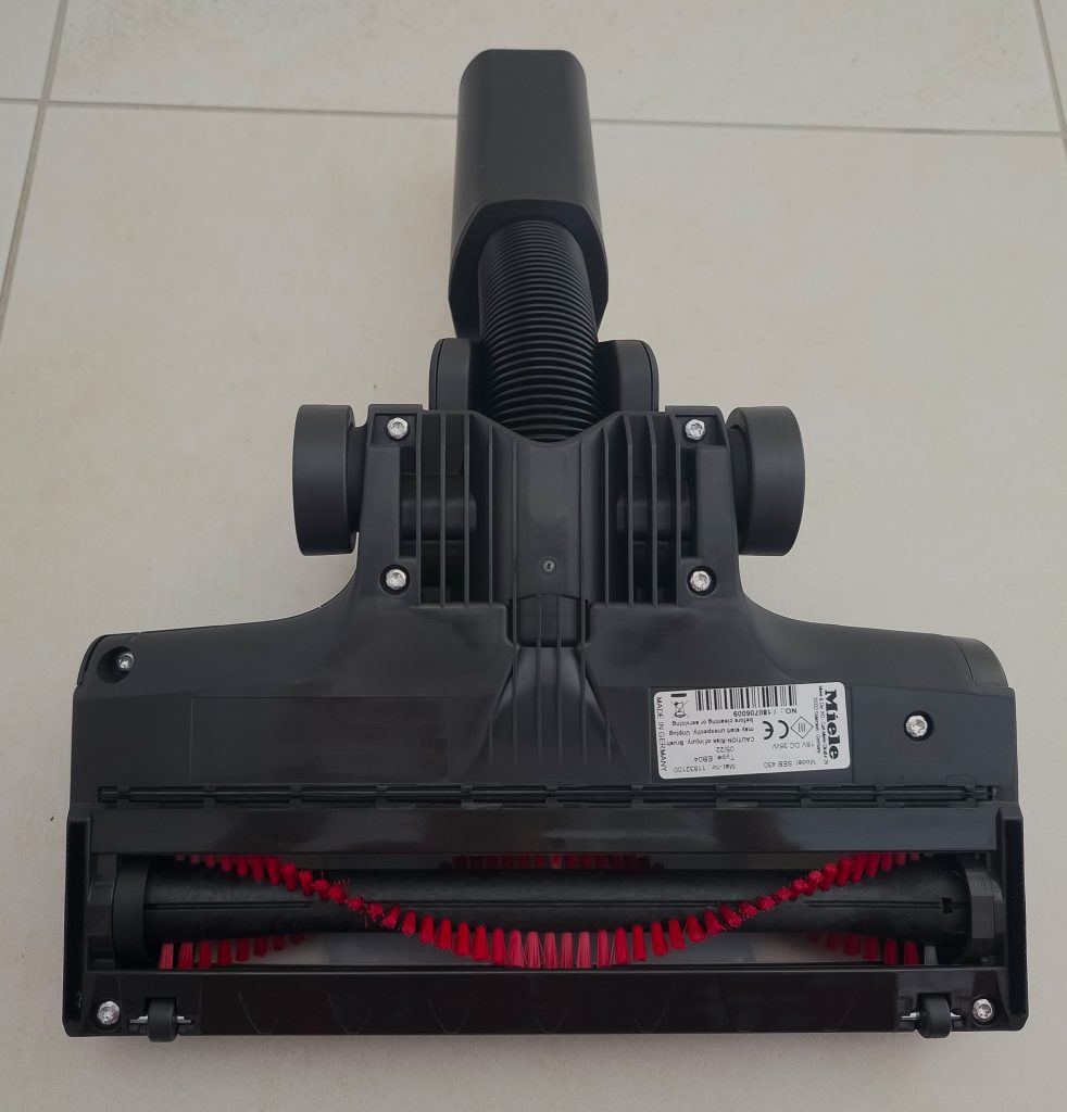 Miele Triflex HX2 Akku-Staubsauger Bodenbürste von hinten