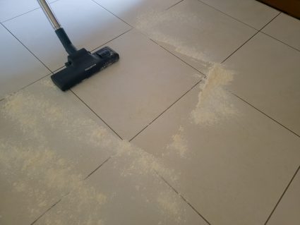 Staubsauger im Test mit Mehl