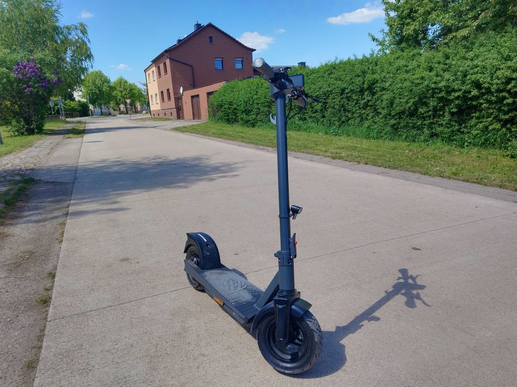 TRITTBRETT Paul Elektro-Scooter Frontansicht