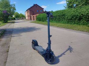 TRITTBRETT Paul Elektro-Scooter Frontansicht