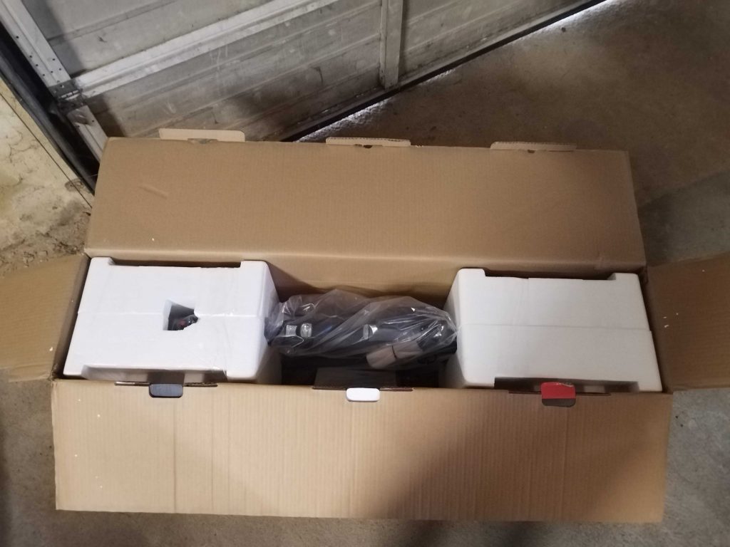 TRITTBRETT Paul Elektro-Scooter in der geöffneten Verpackung