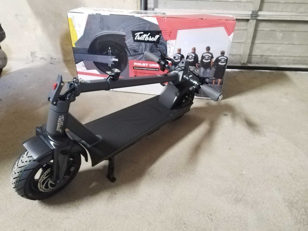 TRITTBRETT Paul Elektro-Scooter zusammengeklappt