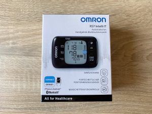 Omron RS7 Intelli IT Blutdruckmessgerät Verpackung