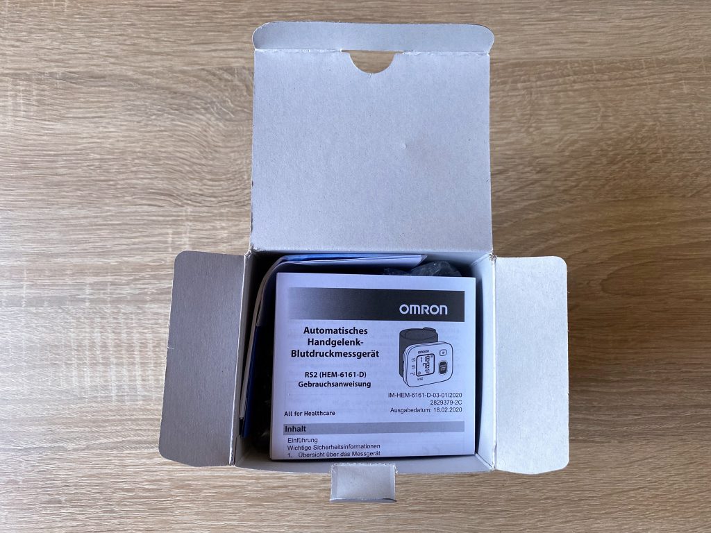 Omron RS 2 Blutdruckmessgrät in der Verpackung