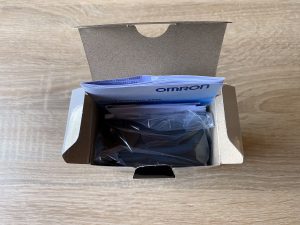 Omron RS7 Intelli IT Blutdruckmessgerät in der Verpackung