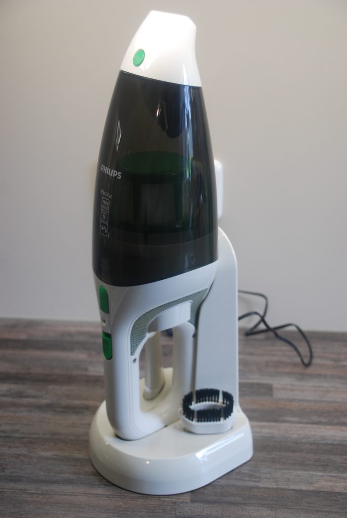 Philips MiniVac Handstaubsauger in Station