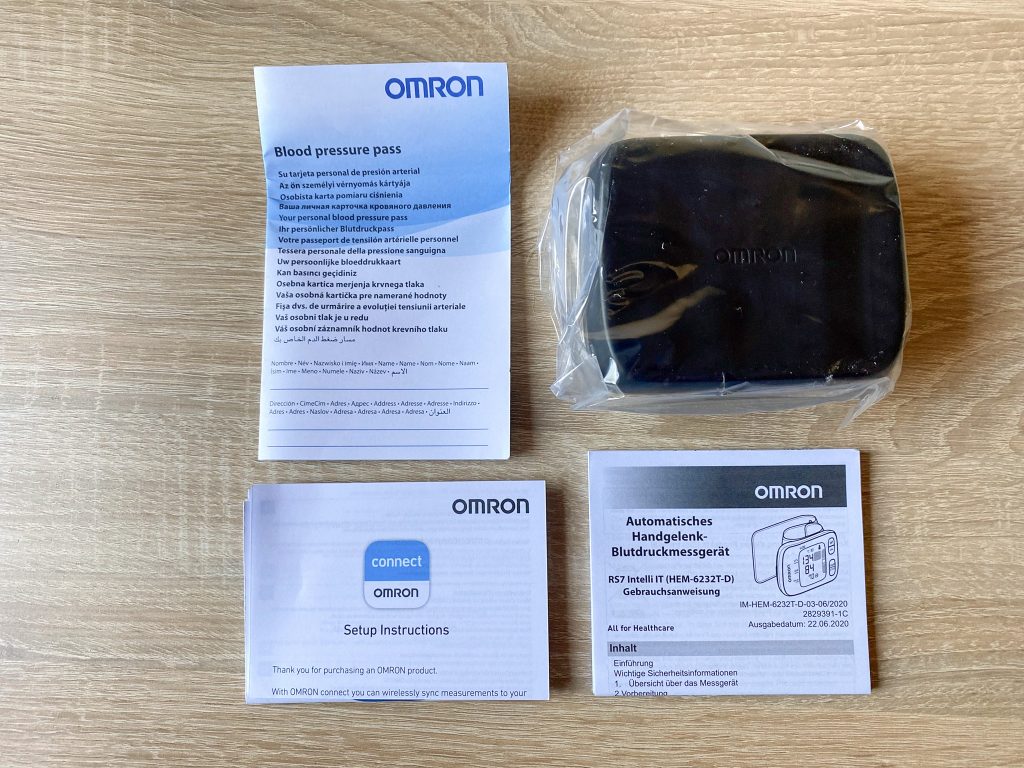 Omron RS7 Intelli IT Blutdruckmessgerät ausgepackt